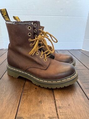 Doc Dr Martens Model 1460 8-Eye Brown Leather Combat Boots Women’s US 6 EU 37